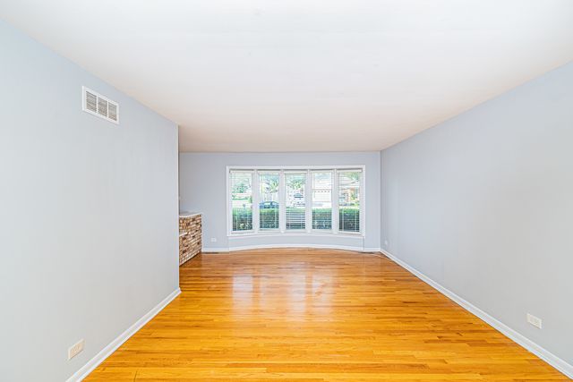 1767 E Cree Lane, Mount Prospect, IL 60056