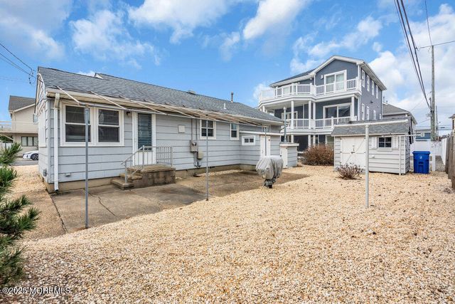 32 Peterson Lane, Lavallette, NJ 08735