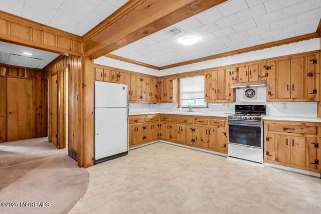 32 Peterson Lane, Lavallette, NJ 08735