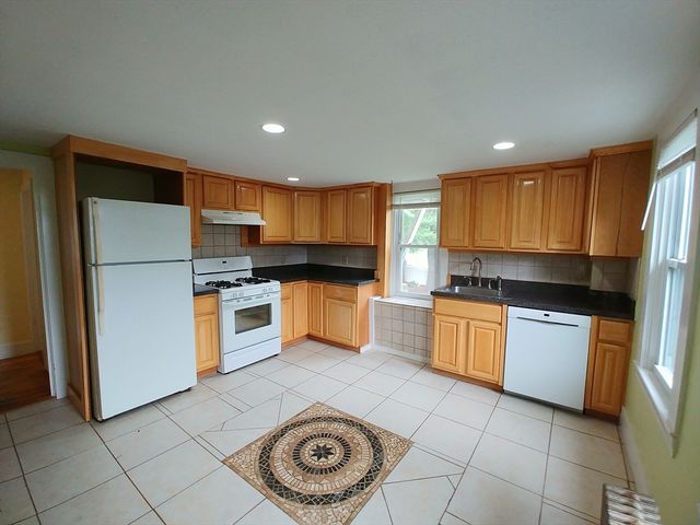 77 Hudson St 2, Marlborough, MA 01752