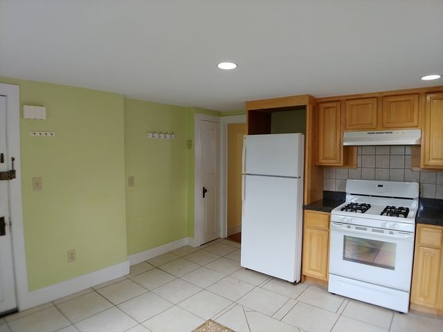 77 Hudson St 2, Marlborough, MA 01752