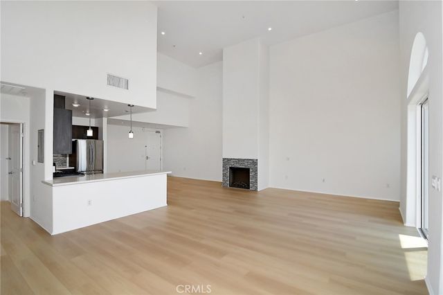124 W Colorado 502, Glendale, CA 91204