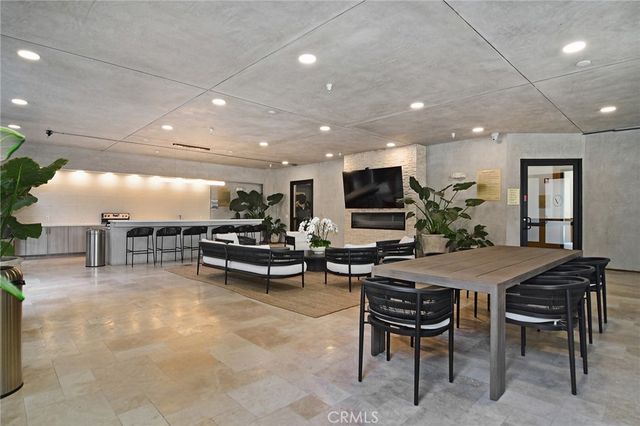 124 W Colorado 502, Glendale, CA 91204