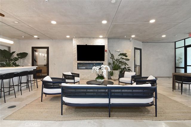 124 W Colorado 502, Glendale, CA 91204