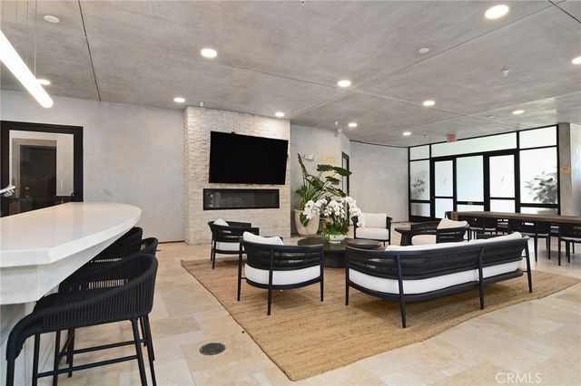 124 W Colorado 502, Glendale, CA 91204