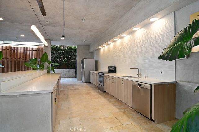 124 W Colorado 502, Glendale, CA 91204
