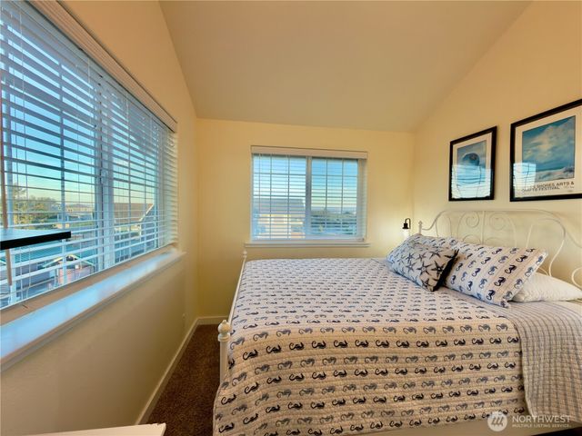 1046 Wawona Avenue SE, Ocean Shores, WA 98569