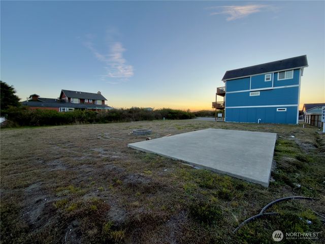 1046 Wawona Avenue SE, Ocean Shores, WA 98569