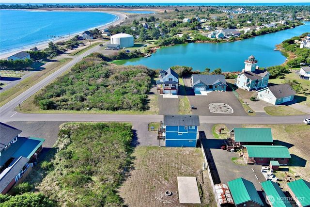 1046 Wawona Avenue SE, Ocean Shores, WA 98569