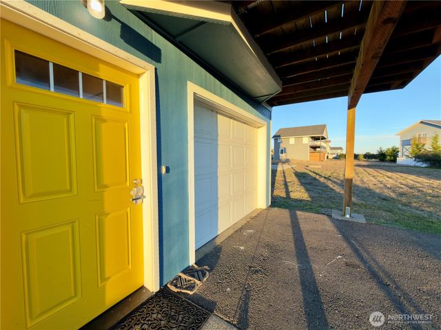 1046 Wawona Avenue SE, Ocean Shores, WA 98569