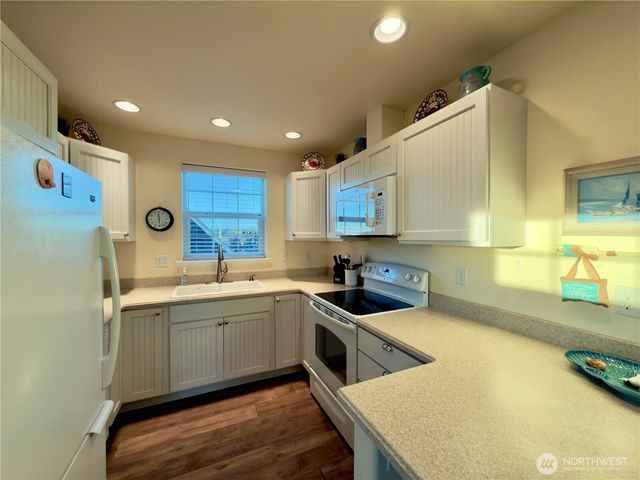 1046 Wawona Avenue SE, Ocean Shores, WA 98569