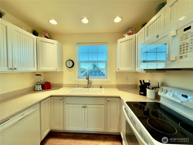 1046 Wawona Avenue SE, Ocean Shores, WA 98569