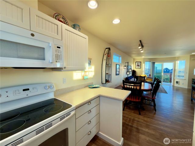 1046 Wawona Avenue SE, Ocean Shores, WA 98569