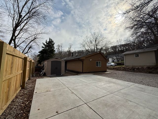 124 HUNTER AVENUE Avenue, Council Bluffs, IA 51503