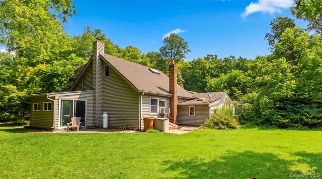 10 Eagle Drive, Ridge, NY 11961