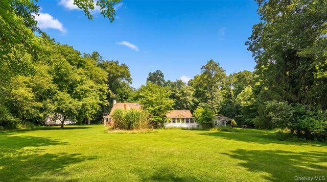 10 Eagle Drive, Ridge, NY 11961