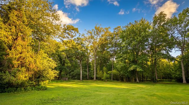 10 Eagle Drive, Ridge, NY 11961