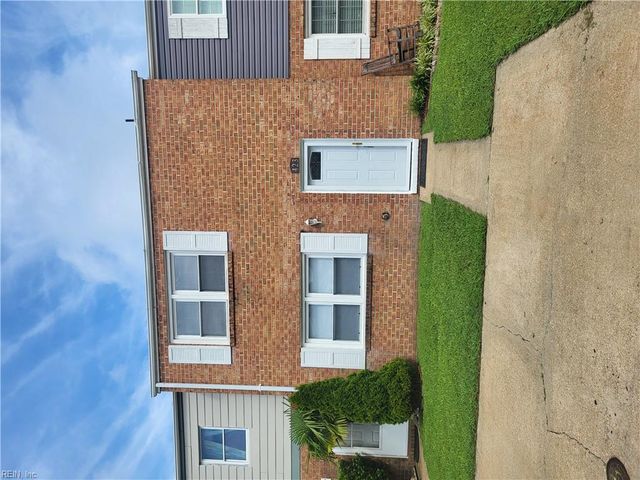 423 Burr Oak CT, Virginia Beach, VA 23454