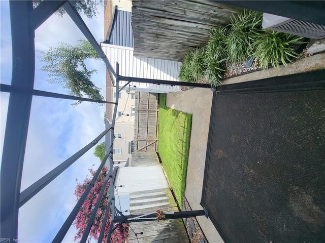 423 Burr Oak CT, Virginia Beach, VA 23454
