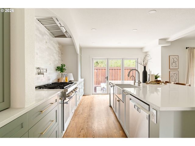 2261 Ne 30TH Ave, Portland, OR 97212