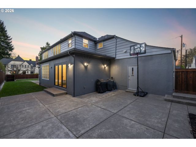 2261 Ne 30TH Ave, Portland, OR 97212