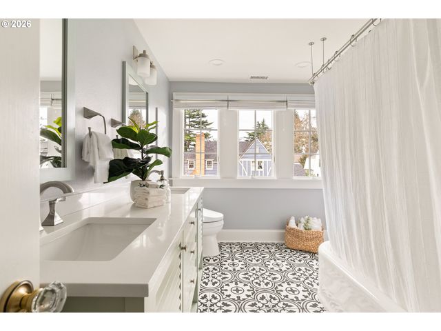 2261 Ne 30TH Ave, Portland, OR 97212