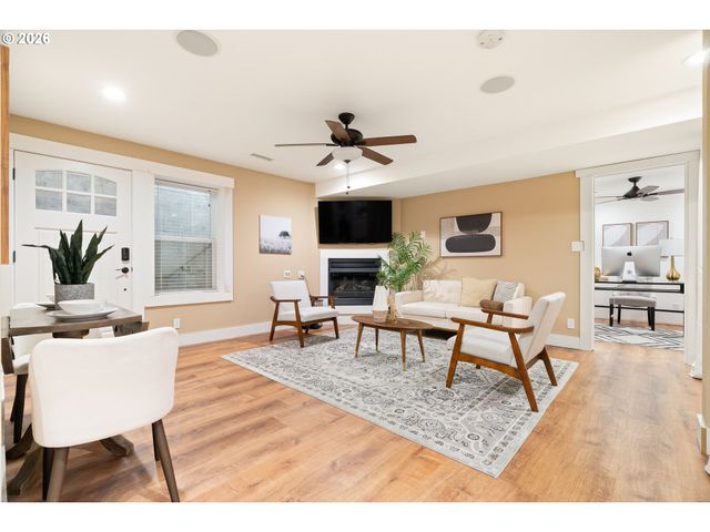 2261 Ne 30TH Ave, Portland, OR 97212