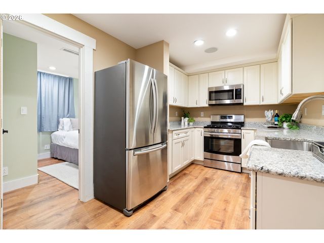 2261 Ne 30TH Ave, Portland, OR 97212