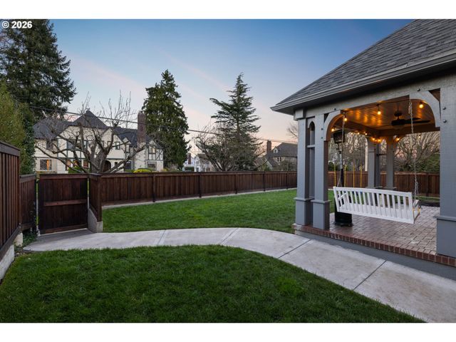 2261 Ne 30TH Ave, Portland, OR 97212