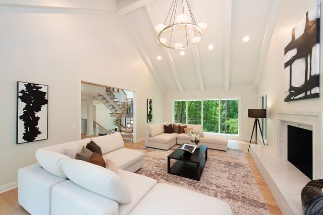 1221 Loch Lane, Lake Forest, IL 60045