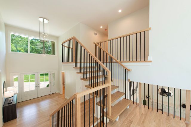 1221 Loch Lane, Lake Forest, IL 60045