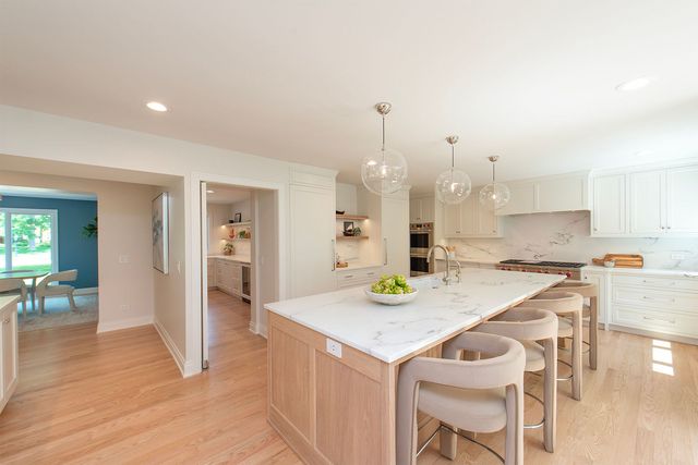 1221 Loch Lane, Lake Forest, IL 60045
