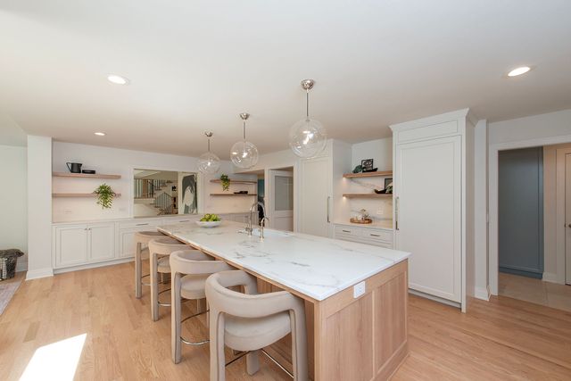 1221 Loch Lane, Lake Forest, IL 60045