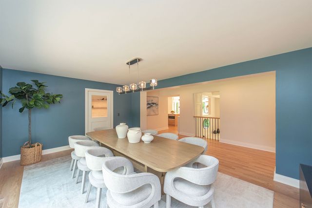 1221 Loch Lane, Lake Forest, IL 60045