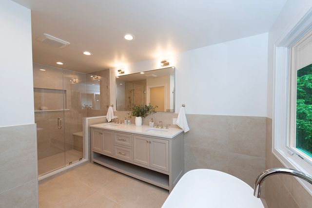 1221 Loch Lane, Lake Forest, IL 60045