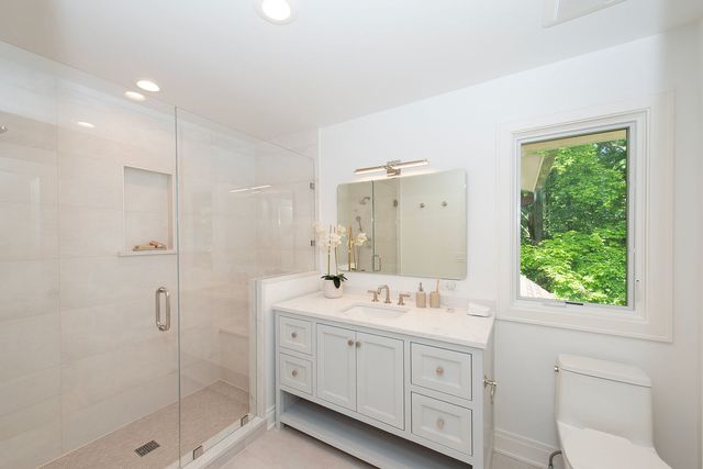 1221 Loch Lane, Lake Forest, IL 60045