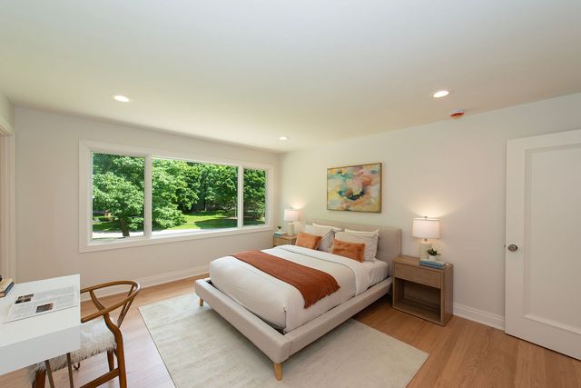 1221 Loch Lane, Lake Forest, IL 60045