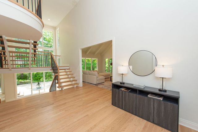 1221 Loch Lane, Lake Forest, IL 60045