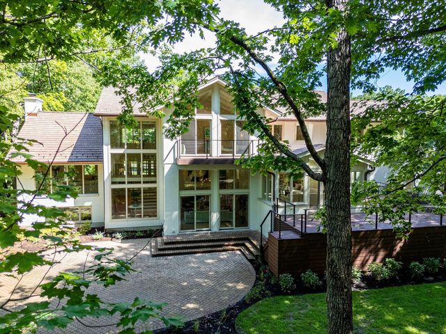 1221 Loch Lane, Lake Forest, IL 60045