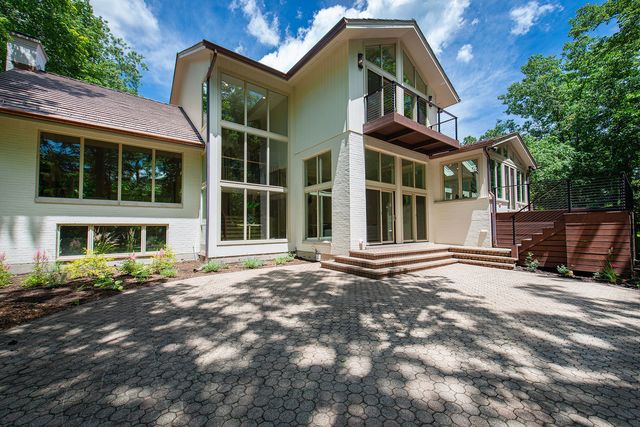 1221 Loch Lane, Lake Forest, IL 60045