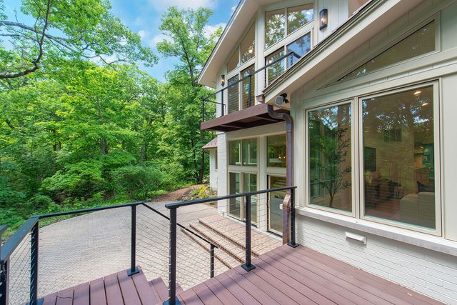 1221 Loch Lane, Lake Forest, IL 60045