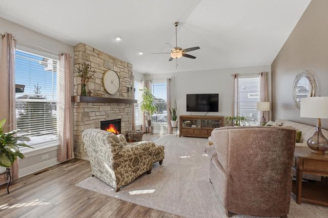 3049 Mendota DRIVE, Summit, WI 53066