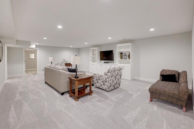 3049 Mendota DRIVE, Summit, WI 53066