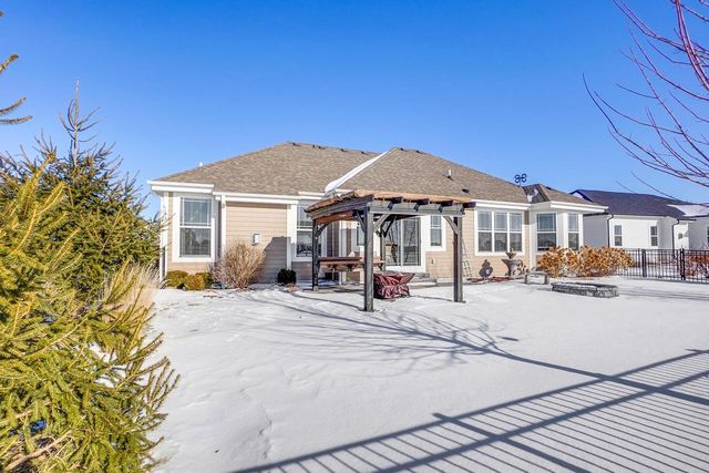 3049 Mendota DRIVE, Summit, WI 53066