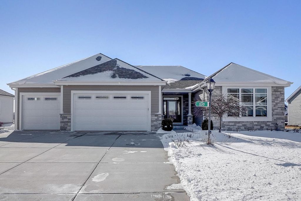 3049 Mendota DRIVE, Summit, WI 53066