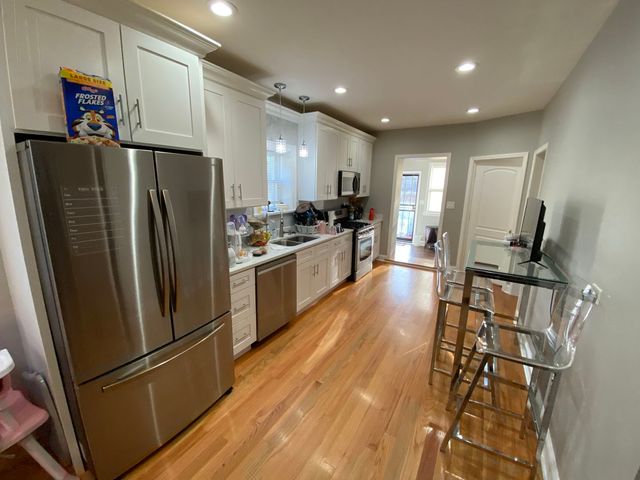 8136 S Luella Avenue, Chicago, IL 60617