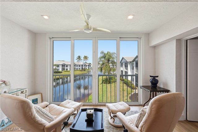 818 Tanbark DR 204, Naples, FL 34108