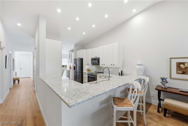 818 Tanbark DR 204, Naples, FL 34108