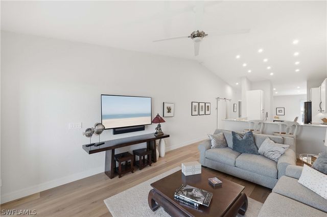 818 Tanbark DR 204, Naples, FL 34108