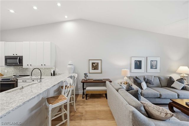 818 Tanbark DR 204, Naples, FL 34108